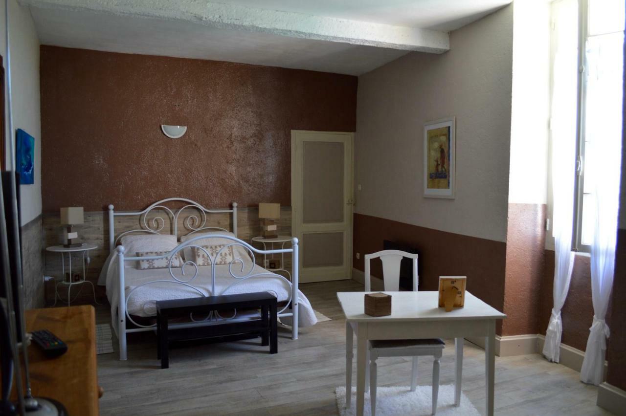 לינה וארוחת בוקר Saint-Pey-de-Castets Le Prieure מראה חיצוני תמונה